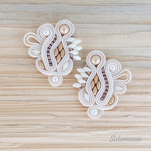 Small soutache earrings, bridal earrings, wedding earrings, Ecru and Gold