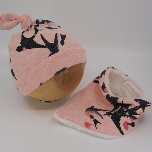 Ensemble bonnet et cache cou - taille 6M - Rose - Hirondelles - Cadeaux de naissance - Oekotex - Artisanat français