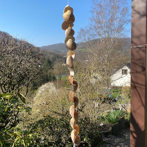 Ein sehr schönes Windspiel aus Schwemmholz, Treibholz und Muscheln vom Mittelmeer