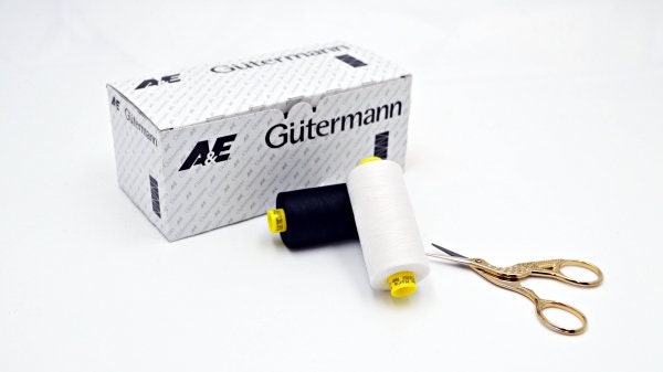 Gutermann Mara Nähgarn Mehrfarbig – 2 Spulen à 1000 M, Polyester Corespun | Für Ziernähte & Dekoration