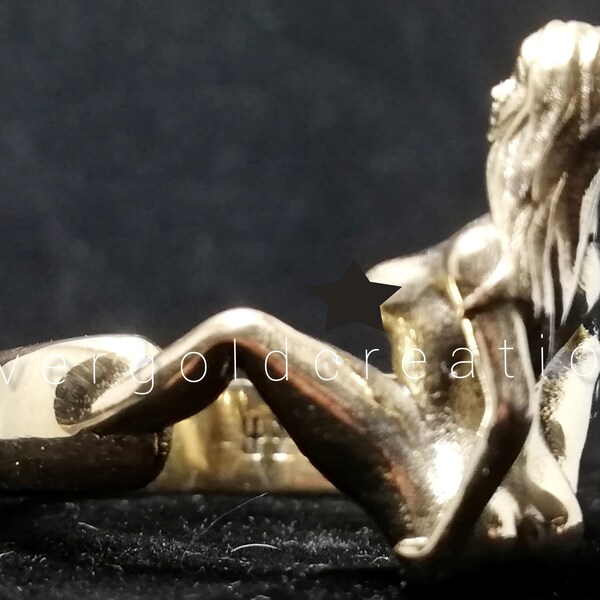 The big booty woman spreading her ass statement ring. Kinky jewellery, silver 925, sexual ring, sex and romance jewelry