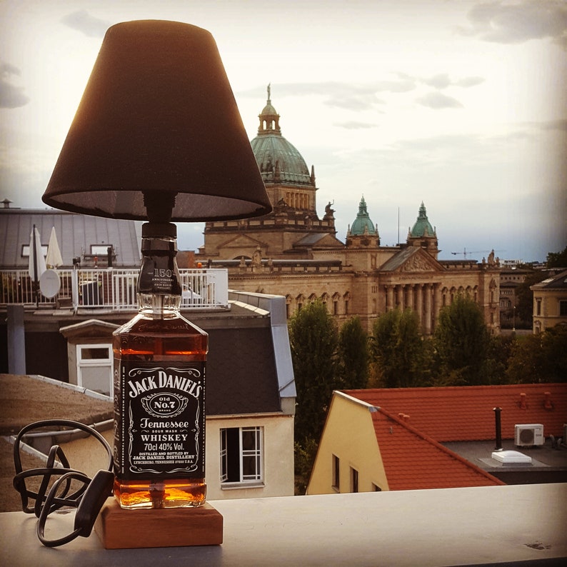 Jack Daniels Lampe, Geschenk für Ihn, Bareinrichtung, Geburtstagsgeschenk Freund, Whislylampe, Bottlelamp gefüllt, Weihnachtsgeschenk Bild 5