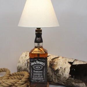 Jack Daniels Lampe, Geschenk für Ihn, Bareinrichtung, Geburtstagsgeschenk Freund, Whislylampe, Bottlelamp gefüllt, Weihnachtsgeschenk Bild 2