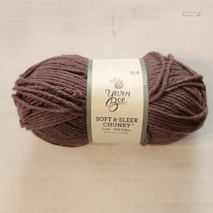 Yarn Bee French Lilac Chunky Yarn: Soft Low-Pill Acrylic, Bulky 5
