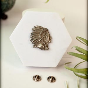 Native American Warrior Chief Vintage Metal Lapel Hat Pin Pinback 1"