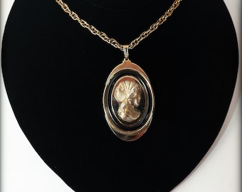 1970s Avon Silhouette Pendant Gold Tone Retro Vintage Cameo Necklace