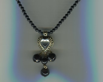 Medieval Renaissance Pearl Necklace with Heart Pendant Black + Gold Size 42