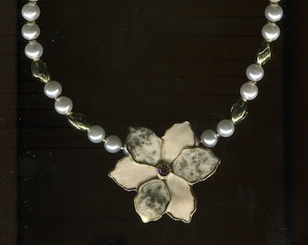 Medieval Renaissance Pearl Necklace with Flower Size 38