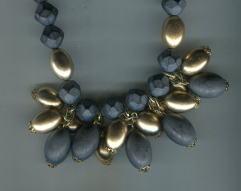 Medieval Renaissance pearl necklace black matt. + gold size 46