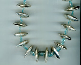 Middeleeuwse Renaissance ketting met metalen kralen zilver + aqua maat 56