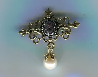 filigree medieval renaissance rhinestone brooch made of pewter with pearl pendant antique gold + amethyst 35 x 35 mm