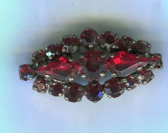 Medieval Renaissance rhinestone brooch garnet red + old gold 34 x 18 mm