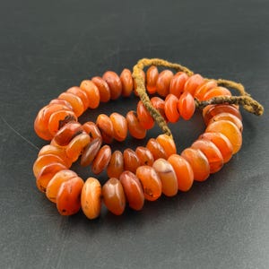 Handgemachte alte rote Achat Perlen: Ethnischer Nagaland Schmuck