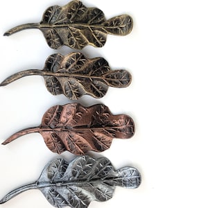 Set of 5 forged leaves in bronze patina, arranged as table decor.