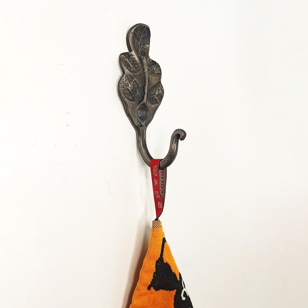 Decorative floral hook, Forged oak leaf hook, blacksmith Hand Forged Handmade Wall Mounted, Coat hook, hook for kitchen