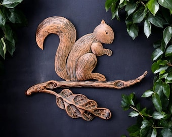 Esquilo de ferro forjado em galho de carvalho - Arte de parede de jardim rústico