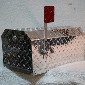 Heavy Duty Aluminum Diamond Plate 14 Gauge Mailbox Regular Size
