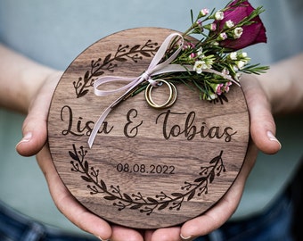 Cojín de anillo / nombre + fecha de boda Cojín de anillo boda cojín de anillo de boda grabado en madera boda personalizada grabado láser disco de madera recién casados