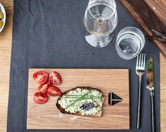 Tabla de cortar barco / tabla de desayuno de madera hecha a mano / grabado personalizado