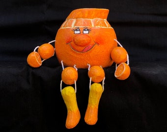 Skurrile orange Holzfigur - Handgemachtes Obst-Kunst-Dekor