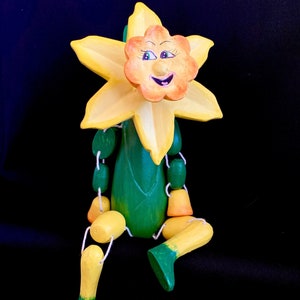 Handmade Daffodil Wooden Figurine – Floral Spring Decor