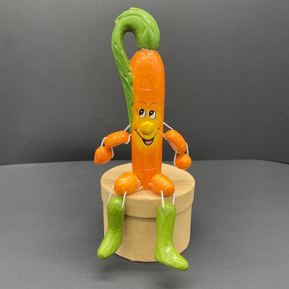 Wooden Carrot Figurine – Grinning Vegetable Art, Vegan Gift