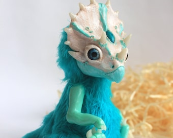 Juguete de dinosaurio azul, juguete de dragón, muñeca OOAK, lindo bebé dragón, mullido, pequeño dragón de orejas, dragón, juguete coleccionable