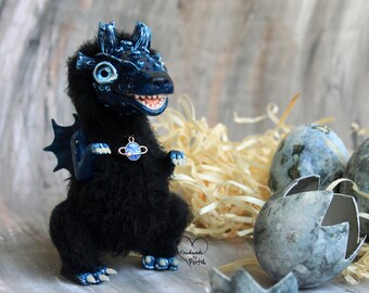 Juguete de dragón espacial, juguete de dragón, muñeca OOAK, regalo espacial, lindo bebé dragón, mullido, pequeño dragón de orejas, dragón, juguete coleccionable