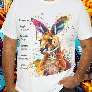 Mehrsprachiges Känguru T-Shirt | Buntes Aquarell Tier Tee | Künstlerisches Unisex Baumwoll Shirt