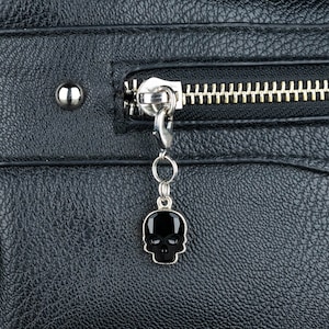 Tirador de cremallera con calavera, abalorio con clip, accesorio gótico para bolso, Memento Mori, abalorio para agenda, regalo para tu mejor amiga.