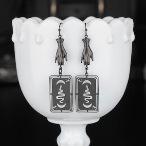 Pendientes colgantes con forma de carta del tarot, pendientes con forma de serpiente de bruja, joyas de mano victorianas, pendientes negros largos, regalo de cumpleaños gótico para mujer