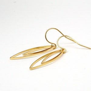 Gold-plated earrings delicate double leaf image 3