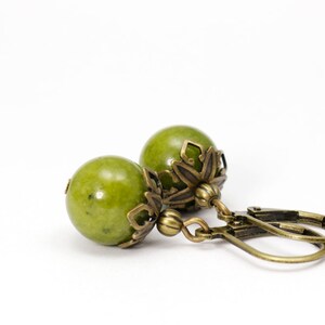 Ohrringe Jadekugel olivgrün Bild 3