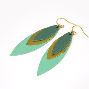 Leather earrings three leaves with brass mint