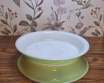Pyrex 909 Lime Green Pie Plate - 9 Inch Pastel Green & White Opal Glass - 1950s Mid Century Kitchenware