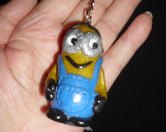 Minion aus Glitzer-Fimo, Schlüsselanhänger, Taschenbaumler