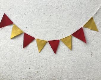 Wimpelkette aus rot-gelbem Stoff, Girlande fürs Babyzimmer, Partydeko