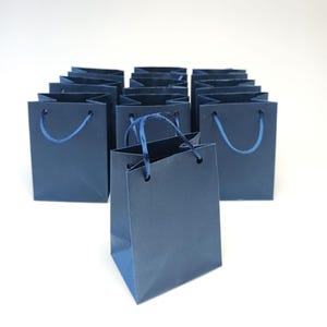 Sacchetto di carta blu navy: piccolo, carta da regalo per compleanni, baby shower, gioielli, feste e matrimoni