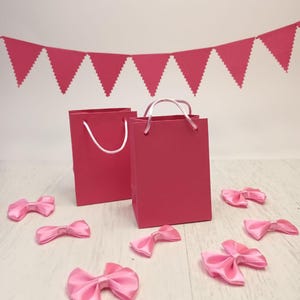 Mini sacs en papier roses, petits sacs cadeaux pour bijoux, cadeaux, anniversaires, baby shower, emballage, occasions spéciales, design élégant