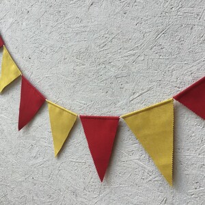 Wimpelkette aus rotem und weinrotem Stoff, Outdoor-Flaggengirlande, Hochzeitsgirlande, Kinderzimmer-Wandbehang, Geburtstagspartygirlande, Spielzimmerdekor Red & Yellow