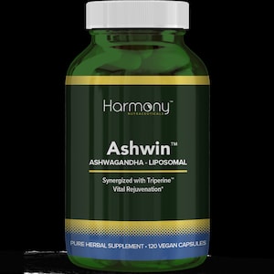 K&ouml;nnte beinhalten: Eine gr&uuml;ne Flasche mit einem wei&szlig;en Deckel mit der Aufschrift "Harmony Nutraceuticals Ashwin&trade; Ashwagandha - Liposomal Synergized with Triperine&trade; Vital Rejuvenation* Pure Herbal Supplement - 120 Vegan Capsules"