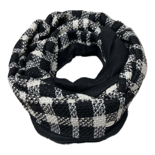 Loop Schal mit Karo Muster in schwarz weiß