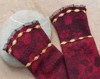 Arm warmers red/black with golden jewelry elements size M