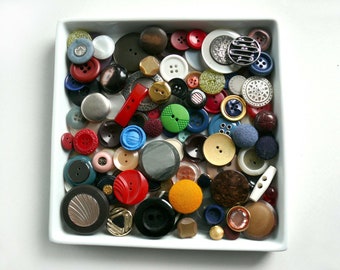 SET of colorful buttons 140 MIX red blue green yellow black + white all-round buttons decorative buttons crafting scrapbook VINTAGE 1930-80s