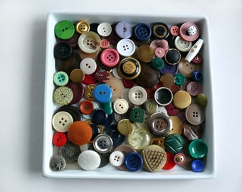 Vintage Buttons 140 MIX Red Blue Green Yellow Black + White + Gold + Silver Allround Buttons Decorative Buttons Crafting Scrapbook VINTAGE 1930-80s