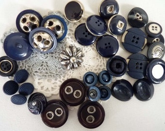 32+1 BOTONES mix 15-30 mm azul oscuro+plata BOTONES DE PLÁSTICO 2 agujeros+barra botones vintage decorados VINTAGE de los años 70/80
