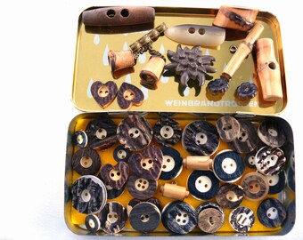 TRADITIONAL button set 47 pieces set ELEGANT metal tin jewelry buttons toggle horn wood bamboo metal plastic Bahlsen VINTAGE 1950/70s