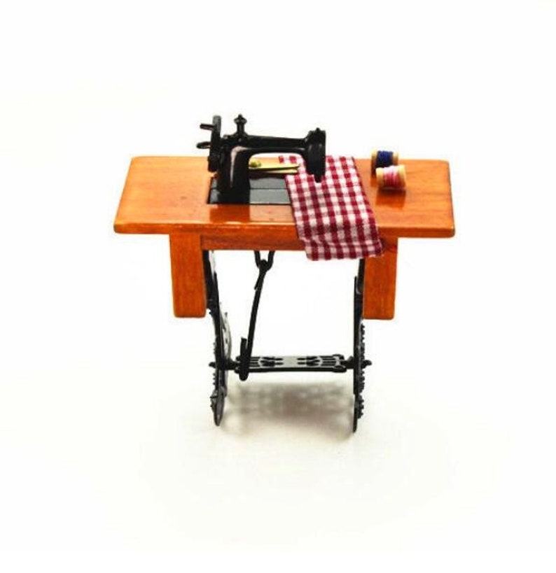 Miniature sewing machine Dollhouse miniatures Dollhouse decoration Miniature dnd Dollhouse miniature artisan Photography props