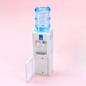 Enfriador de agua en miniatura Dispensador de agua para casas de muñecas Miniaturas para casas de muñecas Miniaturas para dioramas Decoración para casas de muñecas Accesorios de fotografía Regalo para ella