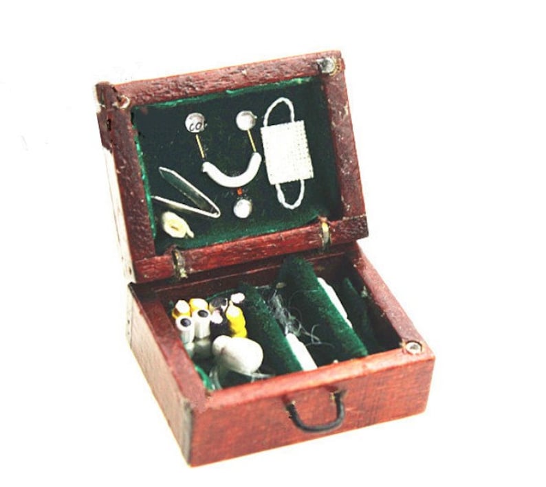 Miniature medical box Miniatures Dollhouse miniatures Dollhouse decoration Miniature dnd Dollhouse miniature artisan Photography props